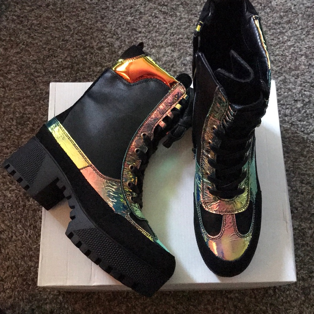 Holographic Boots
